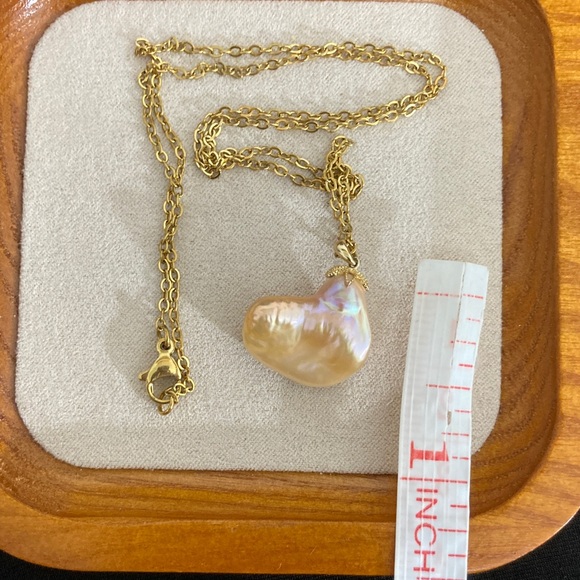 Elegant Gold Pearl Pendant Necklace - Picture 4 of 4